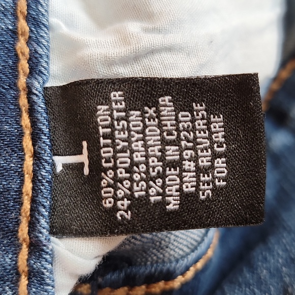 Almost Famous Distressed Jeans - Picture 7 of 7